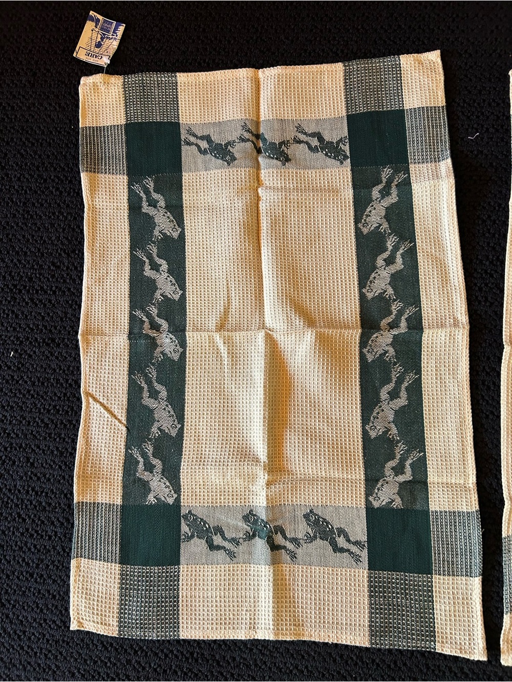Waffle-Weave Frog 🐸🐸🐸 Kitchen Towel - Green/Cream